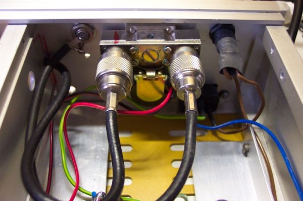 000_0002 Coaxrelais ingebouwd.JPG (59.76 KiB) 42843 keer bekeken Coaxrelais ingebouwd